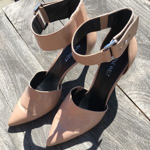 👠Nine West wide ankle buckle heels, nude, sz 7.